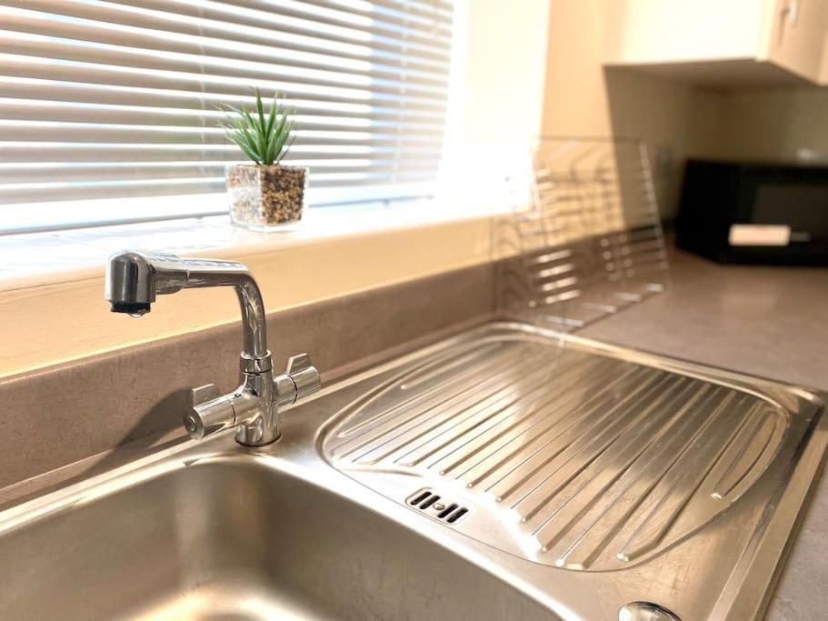 Amazing 2-Bed City Centre Apt With Parking Coventry Extérieur photo
